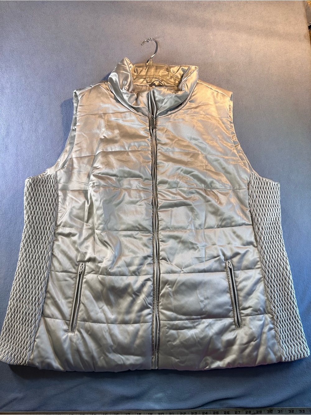 Liz Claiborne Silver Gray Full Zip Puffer Vest Ribbed Side Panels Size 3X
